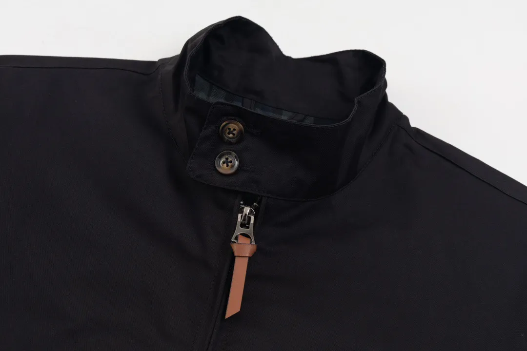 P306 💰Ralph Lauren/Ralph Lauren American vintage classic lapel old cadre retro jacket, thickened in autumn and winter, woolen lining, classic design, timeless classic, thick cotton fabric, showing a sense of vintage, collar and cuffs colorful plaid embellishment, looks good on both men and women, comfortable and comfortable, focuses on relaxed retro YYDS, one for each man and woman, an indispensable piece for autumn and winter, the hottest jacket at the moment The 100% cotton twill is thick and thick, and the pure cotton colorful plaid lining is distinguished by digital printing in the market. Exquisite embroidery. The Harrington jacket has a loose fit, is short and fat, and is super versatile. It is clean-fitting and is perfect for men and women!   Color: Khaki Navy Black Size: M/L/XL Item No.: 101579